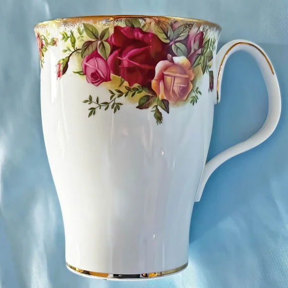 Rare find!  Beautiful Royal Albert Old Country Roses Mug.  Made in England! - Picture 5 of 8